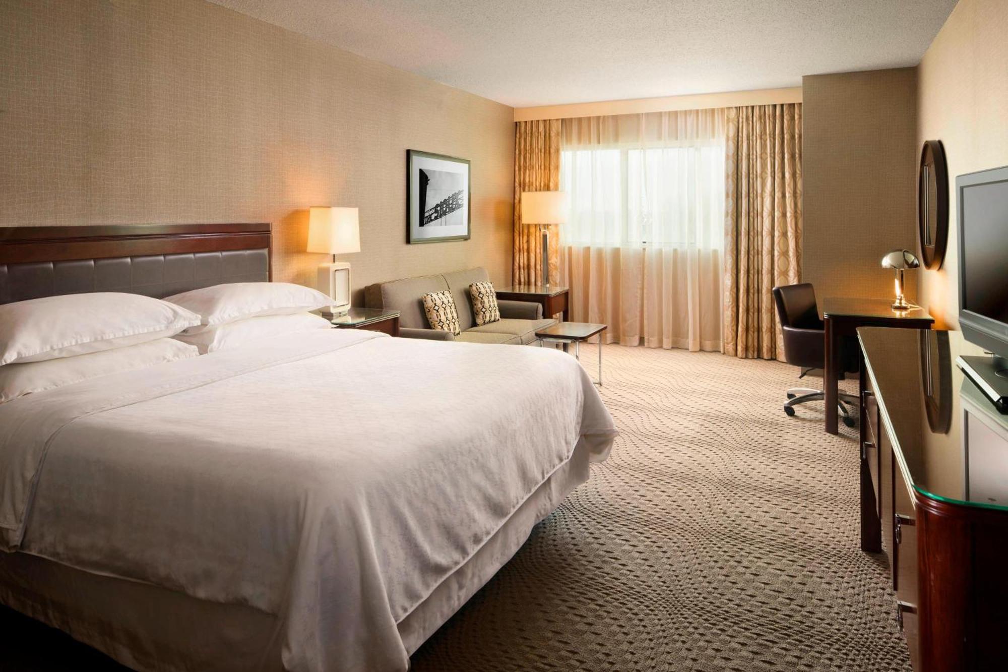 Sheraton & Convention Center Hotel 3*