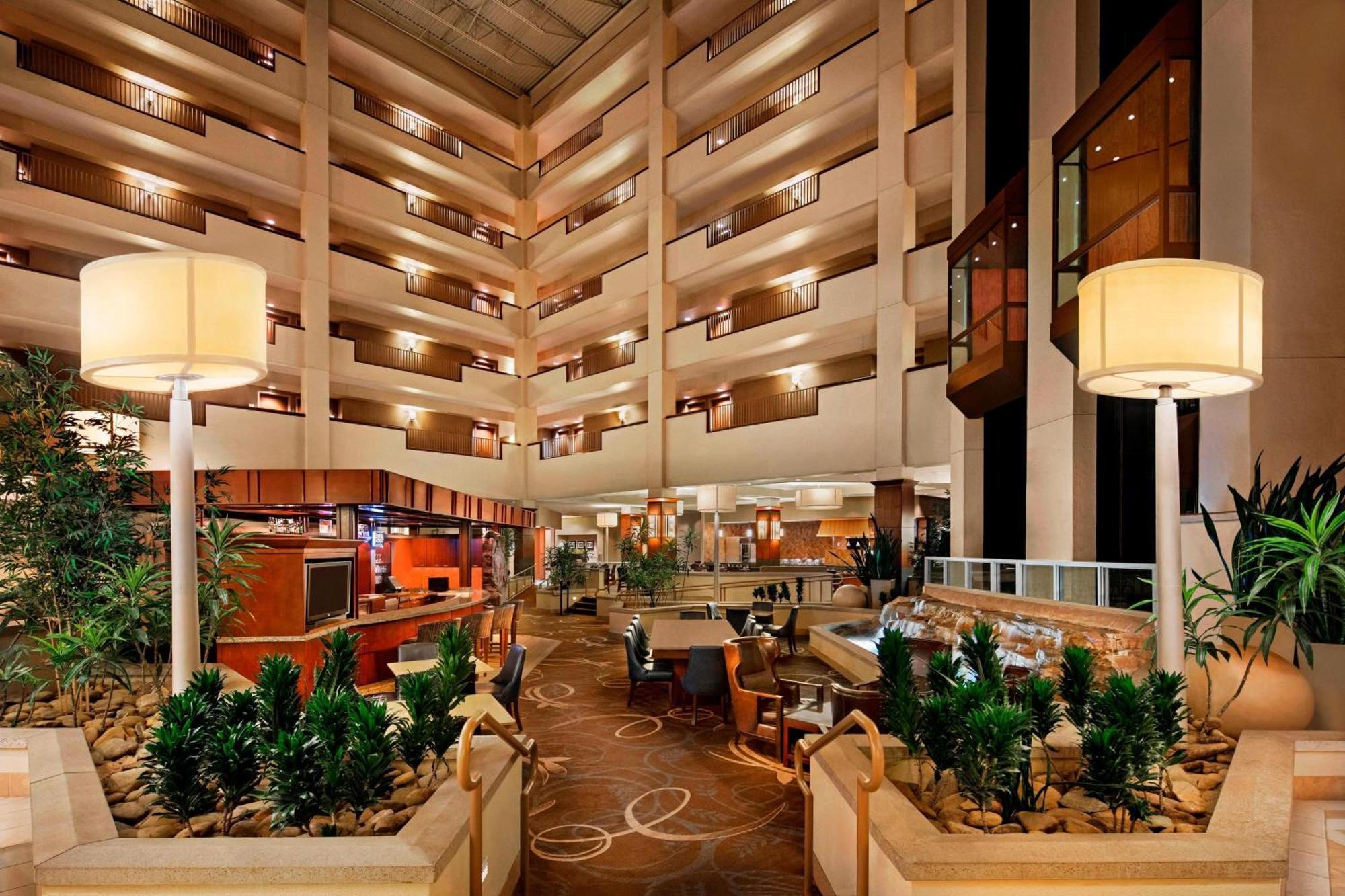 Sheraton & Convention Center 3*